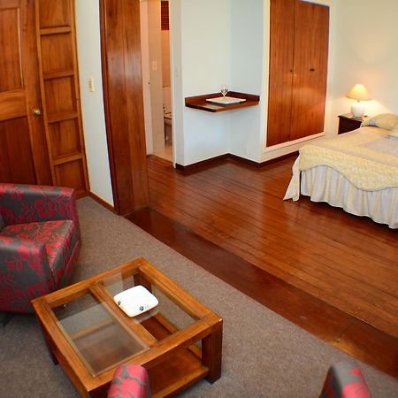 Hotel Crown Melo Extérieur photo